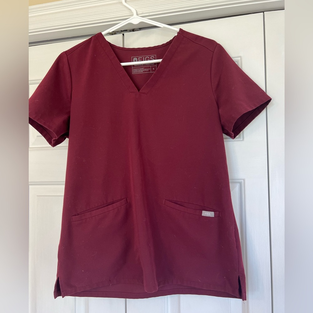 Maroon Size Small Figs Casma Scrub Top. GUC. From a a smoke free home.